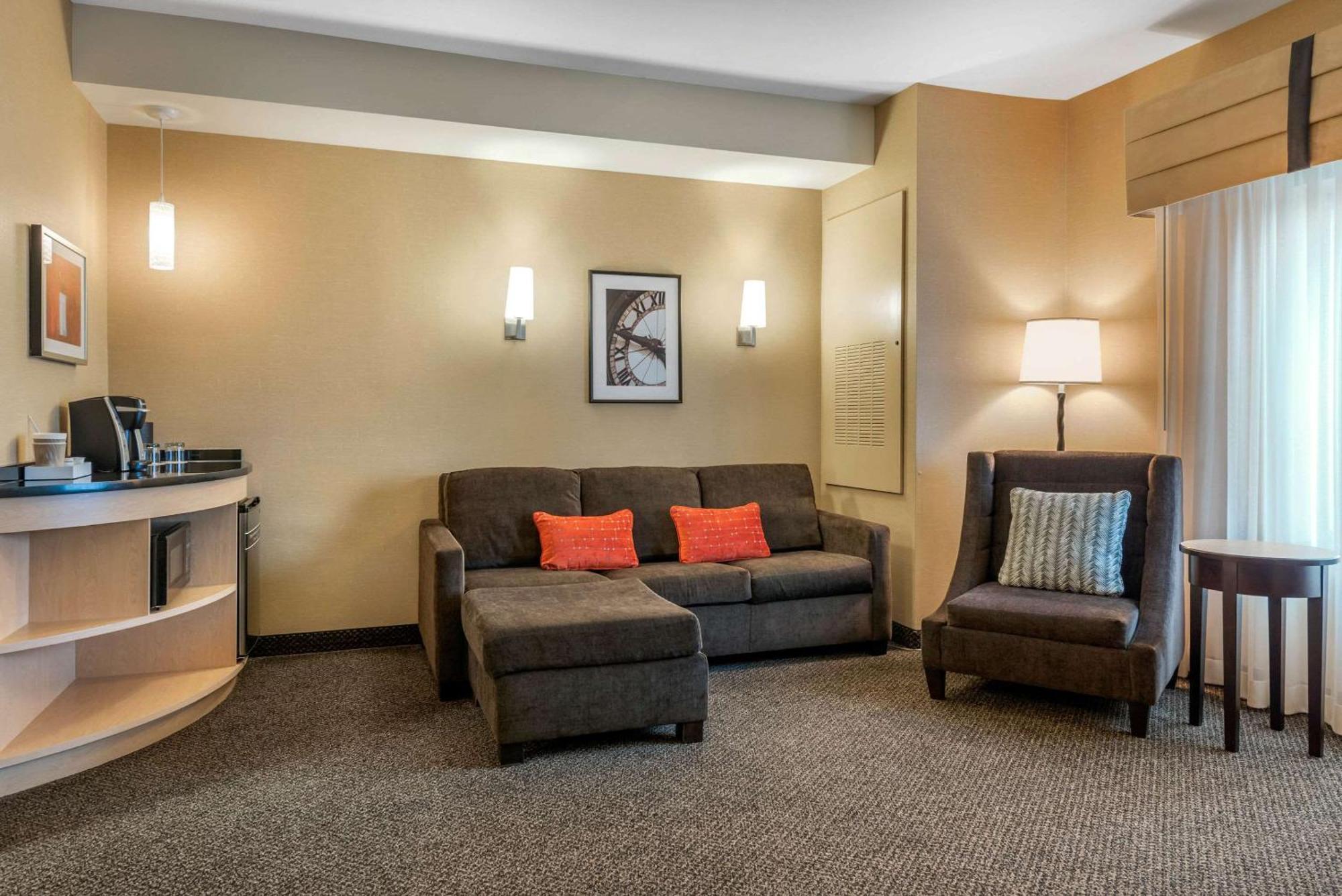 Cambria Hotel Akron - Canton Airport Uniontown Esterno foto